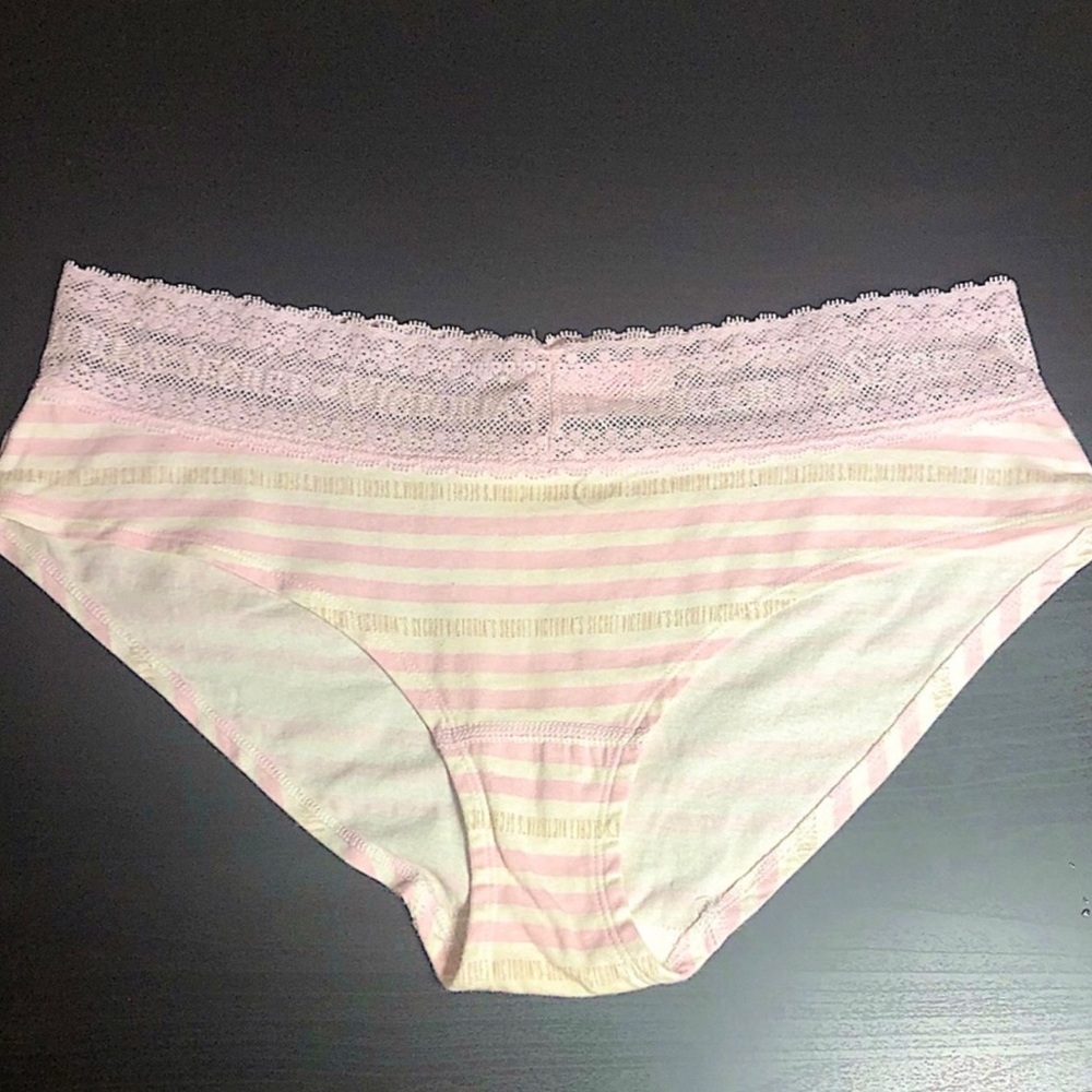 🦚2/$12- Victoria’s Secret Pink and White Lace Trim Panties- Size L- NWOT